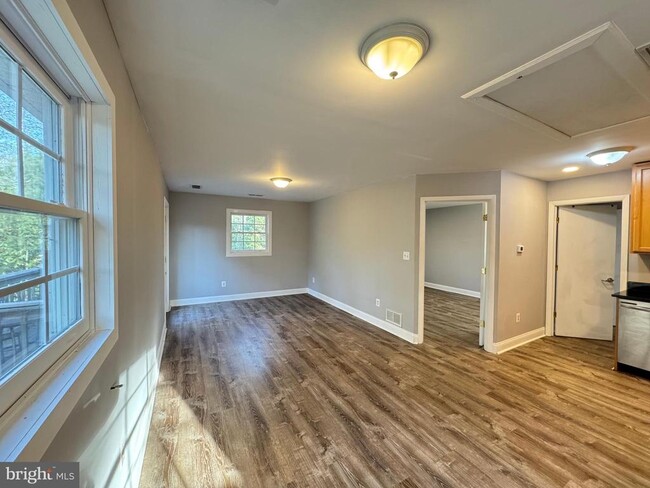 Building Photo - 9740 Deerhaven Ln