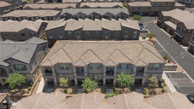 Building Photo - 667 Tiarella Ln