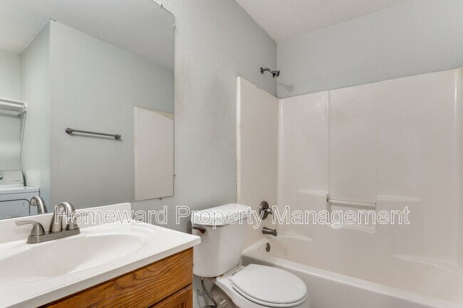 Building Photo - 1909 May St