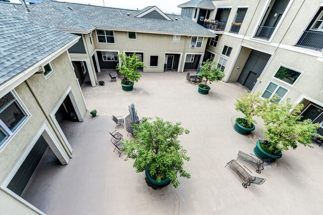 Building Photo - Modern 2-Bedroom Condo in LoHi