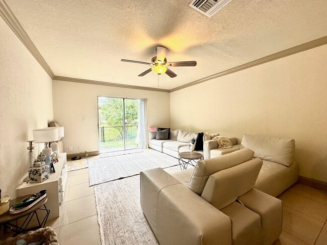 Building Photo - 4340 Riverside Dr
