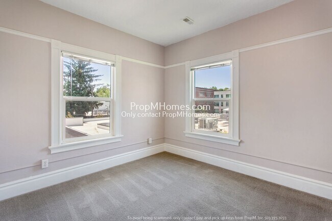 Building Photo - Charming Two-Bedroom Upper-Level Duplex in...