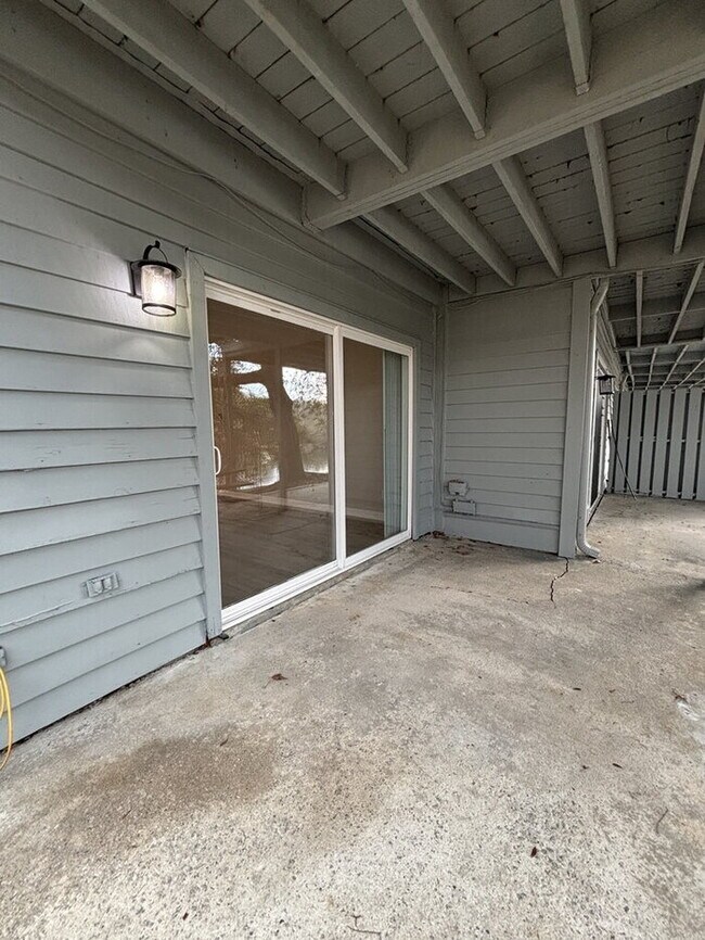 Building Photo - 8483 Yadkin Cir