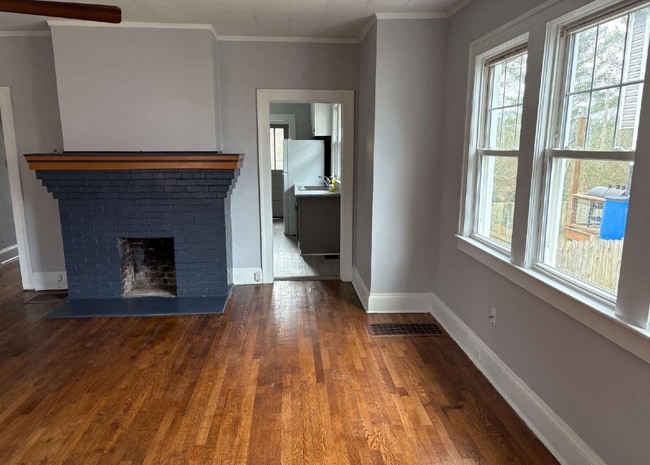 Building Photo - 25 Walton St