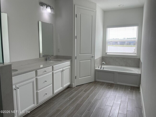 Building Photo - 182 Pine Candle Way