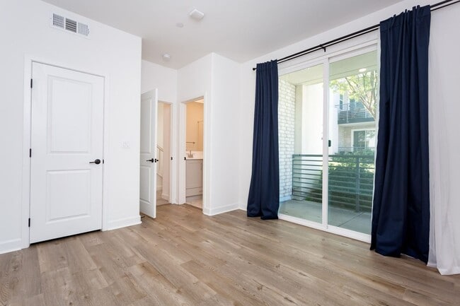 Building Photo - Contemporary Living in the Heart of Millenia