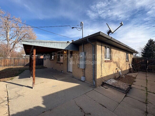 Building Photo - 1673 S Benton St