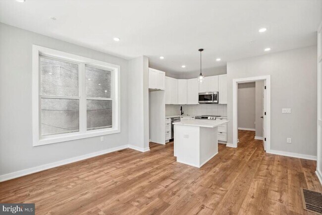 Building Photo - 3801 Hamilton St