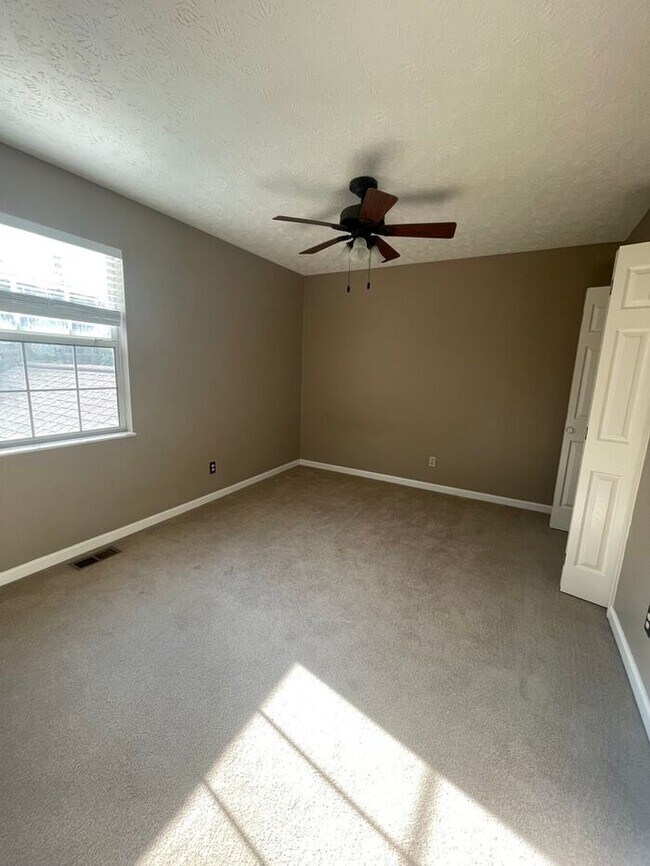 Building Photo - 3-Bedroom Cedar Bluff home available November 2024