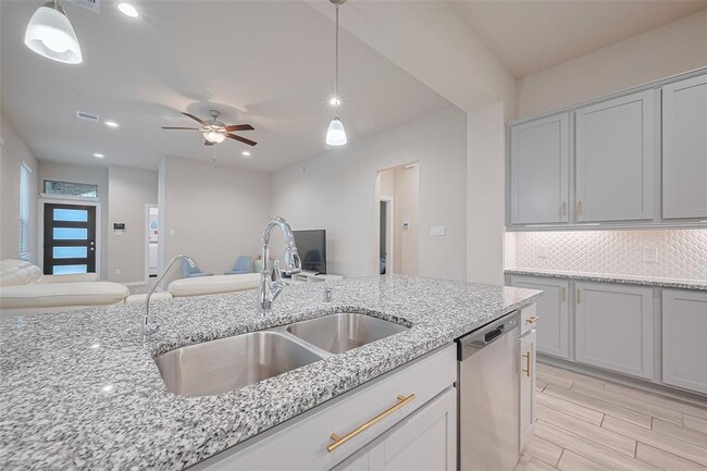 Building Photo - 7031 House Wren Ct