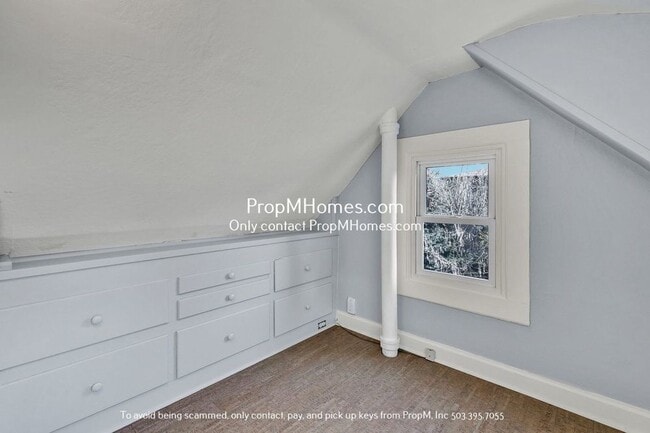 Building Photo - Bright and Fun One Bedroom Plus Flex Space...