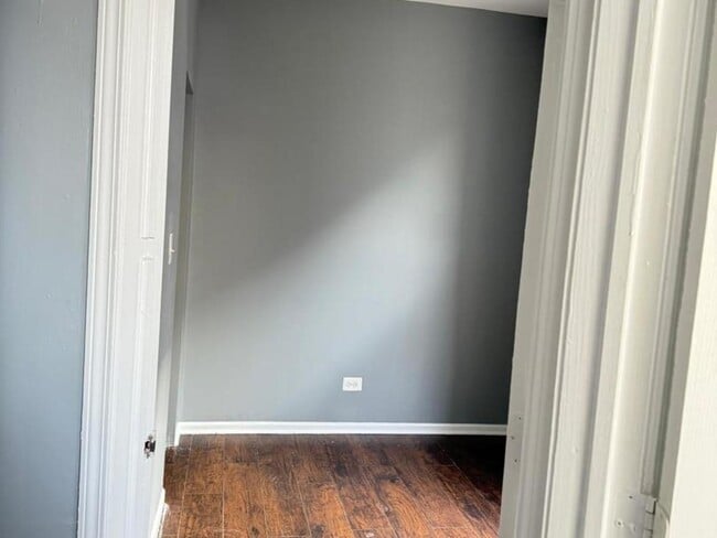 Building Photo - 1348 S Fairfield Ave