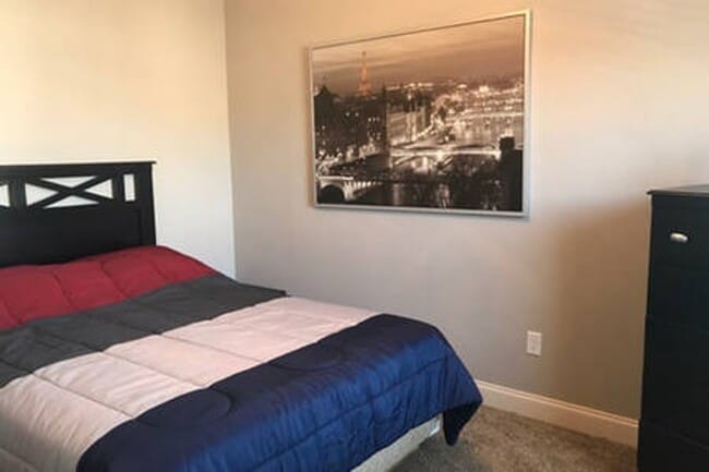 Building Photo - 4 Bed/4.5 Bath Townhouse at West End