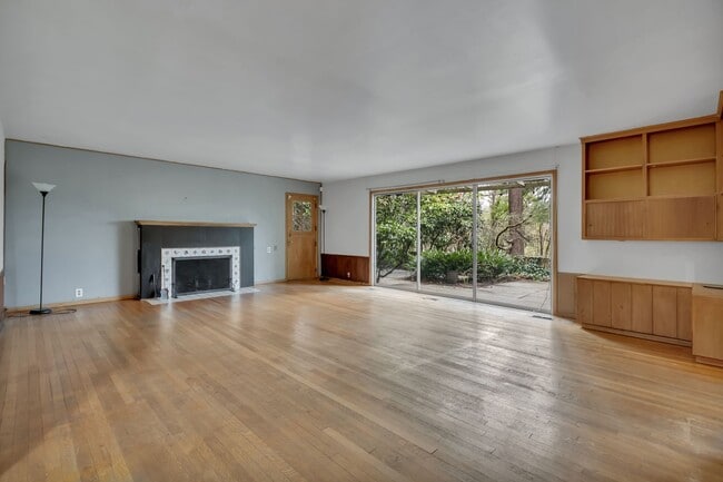 Building Photo - 4 Bed 2.5 Bath available in Kirkland