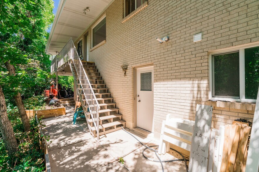 Building Photo - 450 E Mill St S