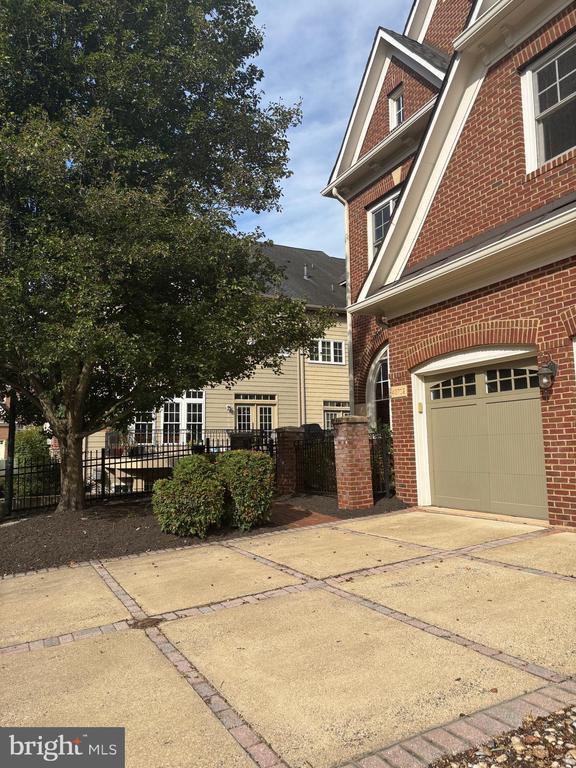 Building Photo - 43702 Burning Sands Terrace