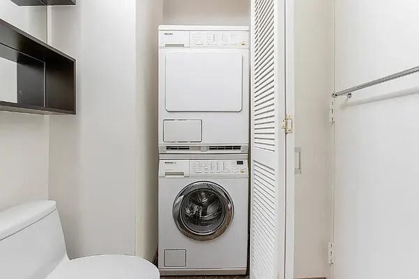 Building Photo - 217 E 96th St