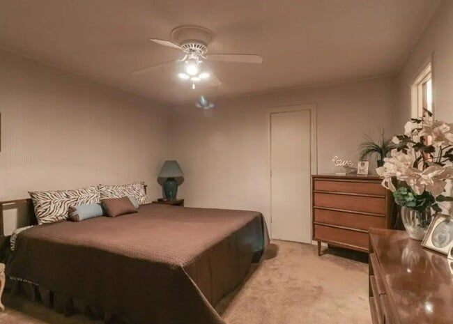 Building Photo - 3 Bed / 4.5 Bath - 3902 sq. feet!