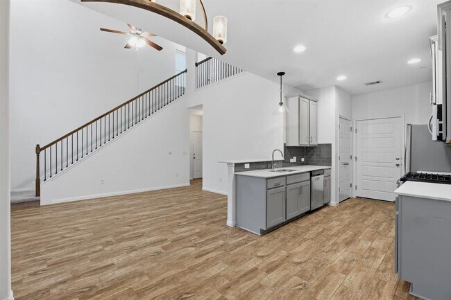 Building Photo - 11807 Frenchie Ln