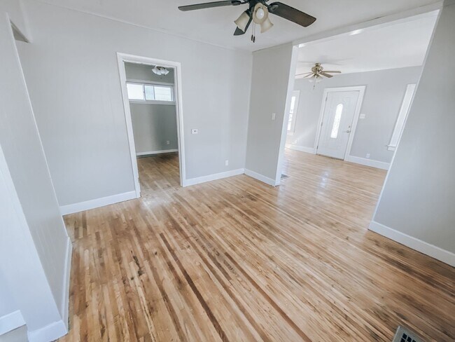 Building Photo - 3 Bedroom, 2 Bath House
