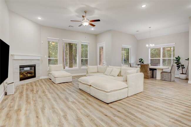 Building Photo - 1619 Chisos Bnd