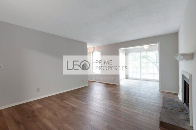 Building Photo - 1350 Brockett Pl