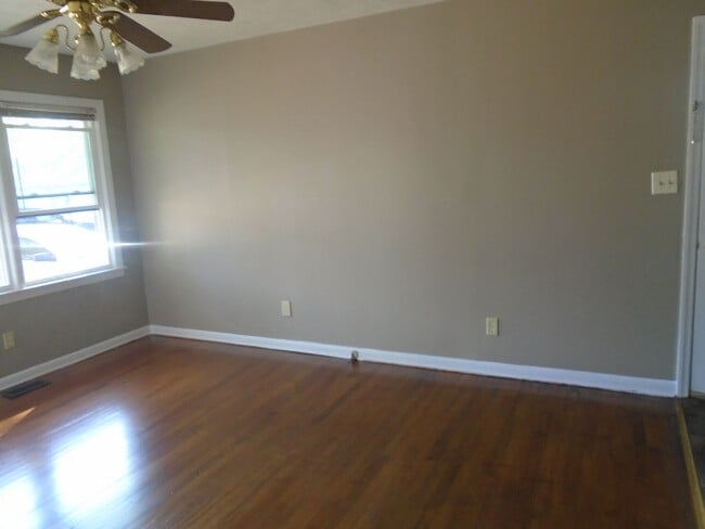 Building Photo - 611 Drypoint Ln