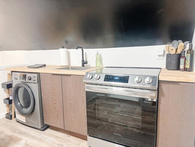 Building Photo - Chic Studio in North Winton Village