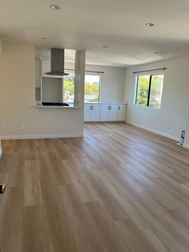 Building Photo - 419 S Verdugo Rd