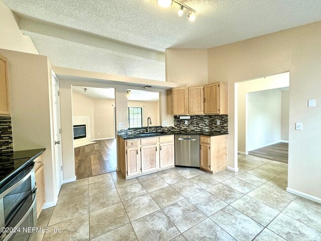 Building Photo - 1136 Dorwinion Dr