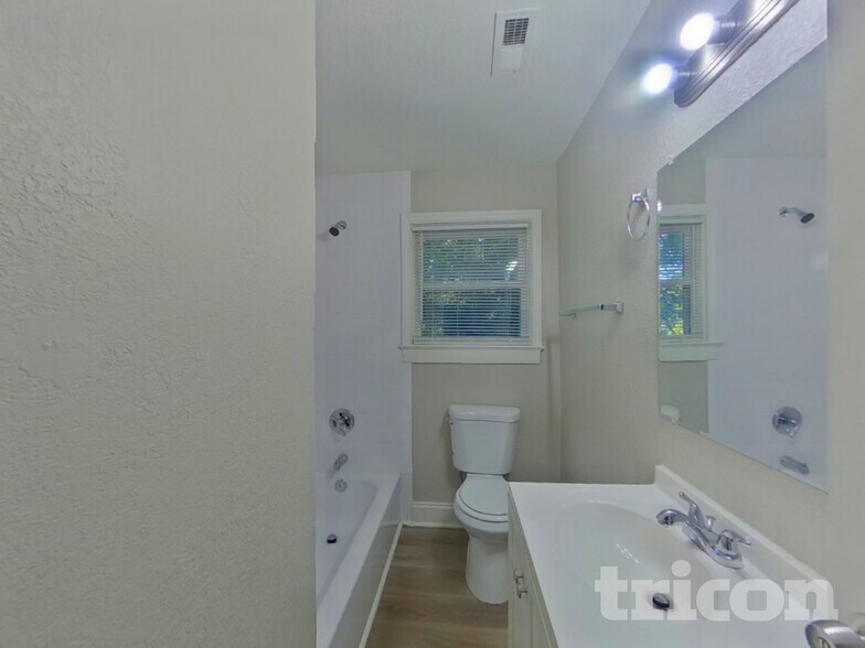 Building Photo - 1724 Logie Ave