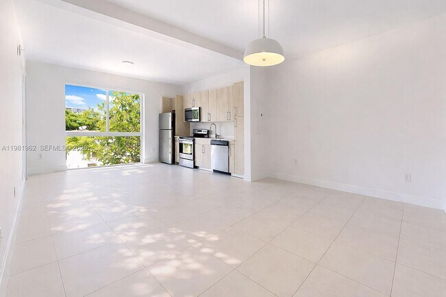 Building Photo - 519 SW 5th Ave