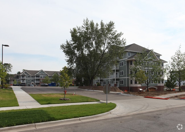 Building Photo - Applewood Pointe of Bloomington at Southtown
