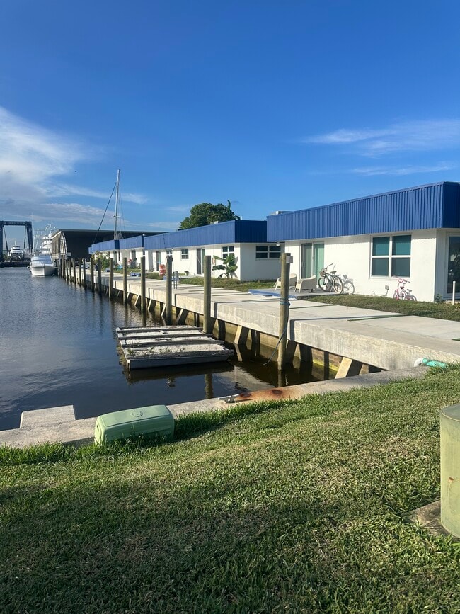 Building Photo - Royal Palm Vista Apartments