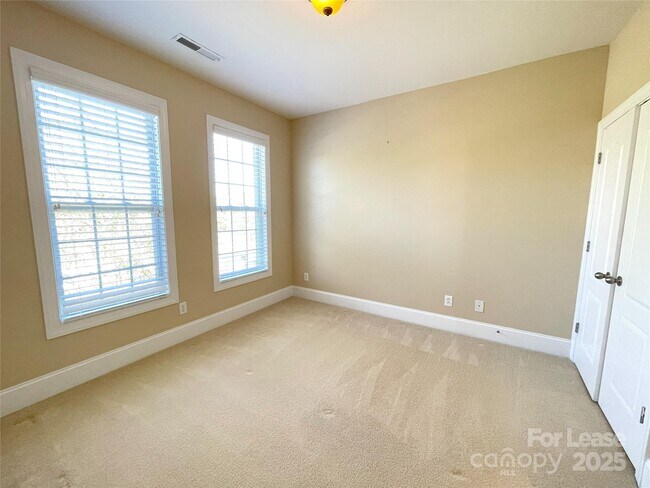 Building Photo - 4934 Mesa Verde Rd