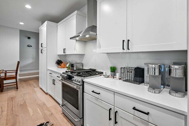 Building Photo - 1678 Archer Ave