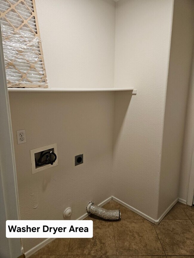 Building Photo - Mirador Estates (Lindsay & Warner) 3 bed 2 bath single level