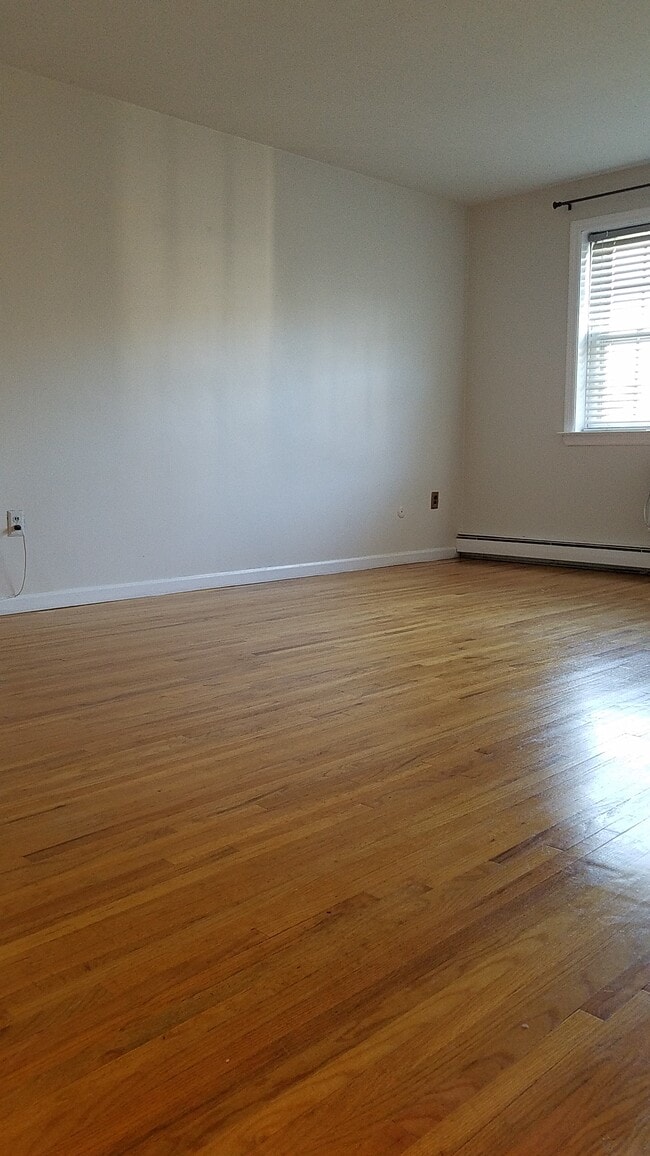 Spacious Bedroom - 605 Grove St