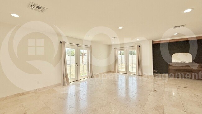 Building Photo - 2607 W San Miguel Ave