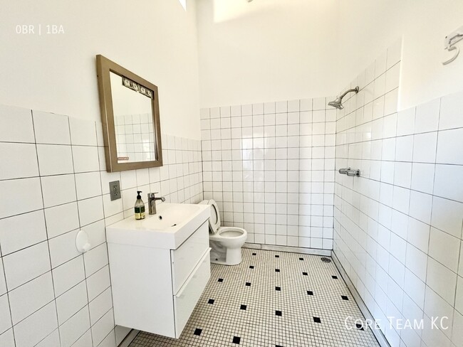 Building Photo - 1800 Central St