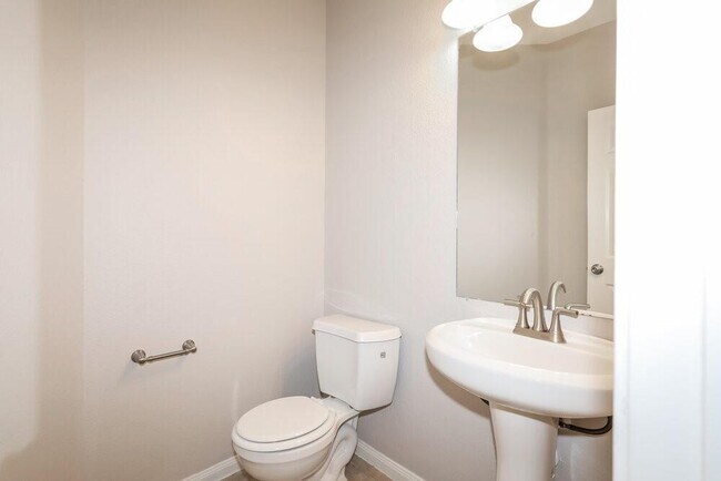 Building Photo - 18446 Sunrise Pines Dr