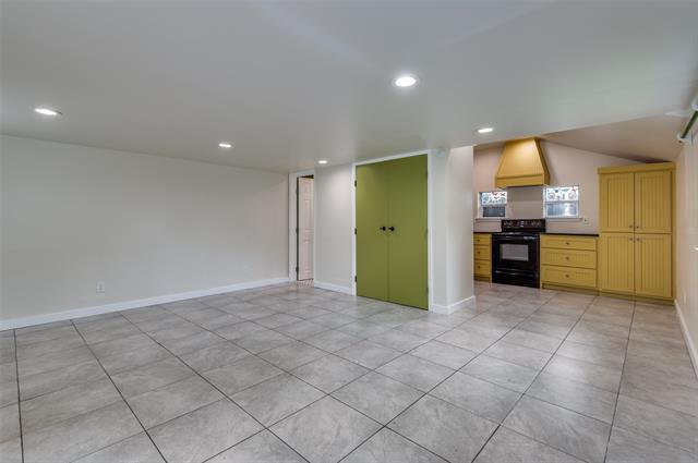 Building Photo - 708 S Willomet Ave