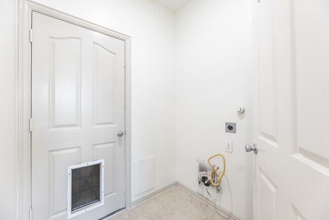 Building Photo - 32506 Rosella Ln