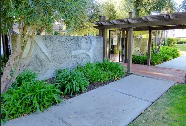 Building Photo - 765 San Antonio Rd