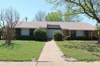 Building Photo - 5614 Briargrove Dr