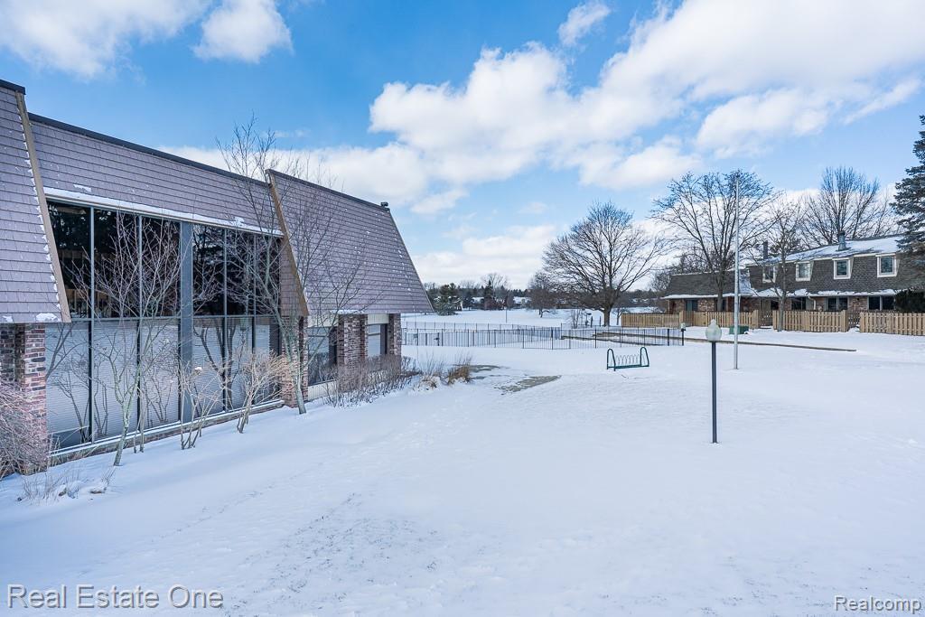 Building Photo - 5075 Buckingham