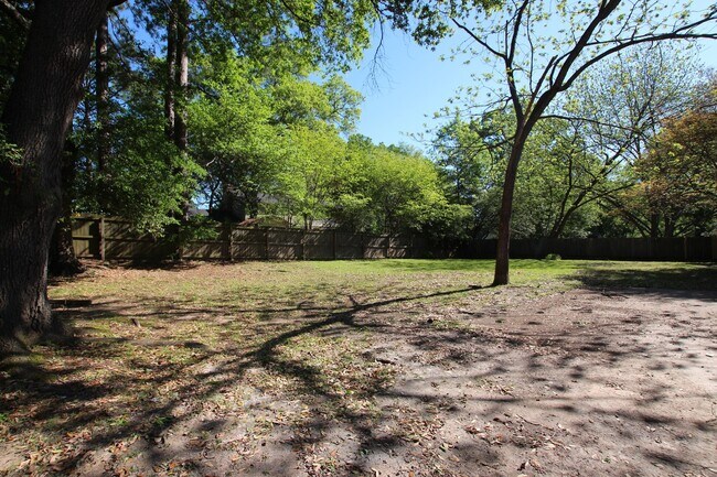 Building Photo - 701 Fair Ln