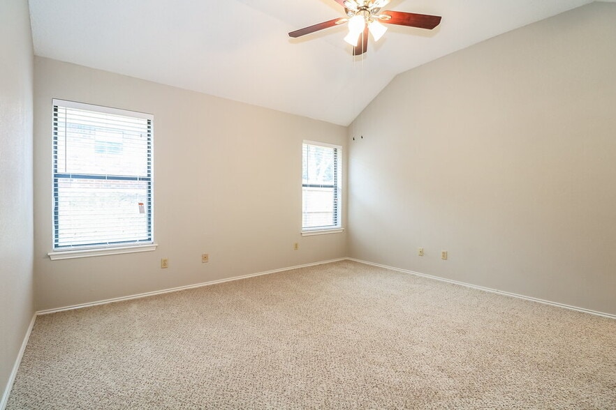 Building Photo - 641 Ozark Ave