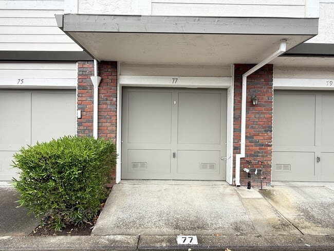 Building Photo - 77 Village Cir