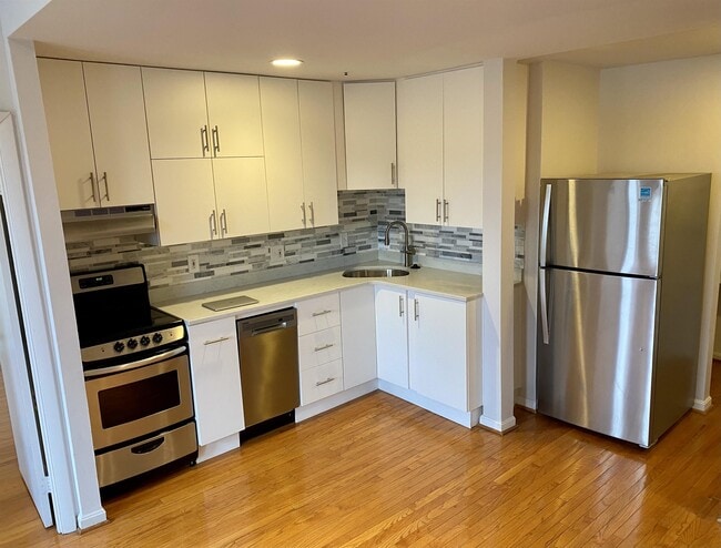 Building Photo - 1415 Chapin St NW